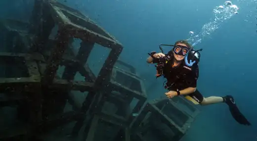 divemaster course professional dive training echo divers koh tao kohtao thailand