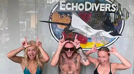 echodiverskohtao.com happy divers show whaleshark sign