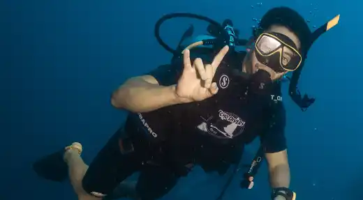 Echo Divers Koh Tao SSI Open Water course student giving the OK hand signal underwater during training, Koh Tao, Thailand