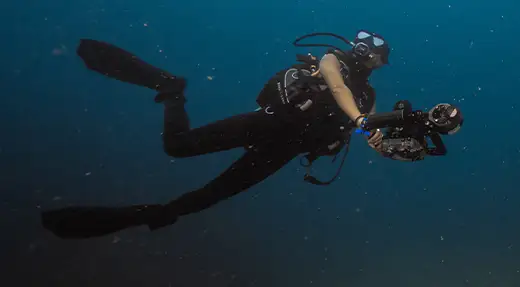 Echo Divers Koh Tao SSI Photography & Videography diver filming underwater with a camera and video light, Koh Tao, Thailand