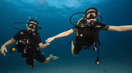 Echo Divers Koh Tao students preparing in shallow water during a Basic Diver session in Koh Tao, Thailand