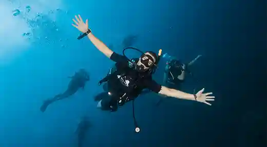 Echo Divers Koh Tao SSI Open Water student practising buoyancy underwater in Koh Tao, Thailand
